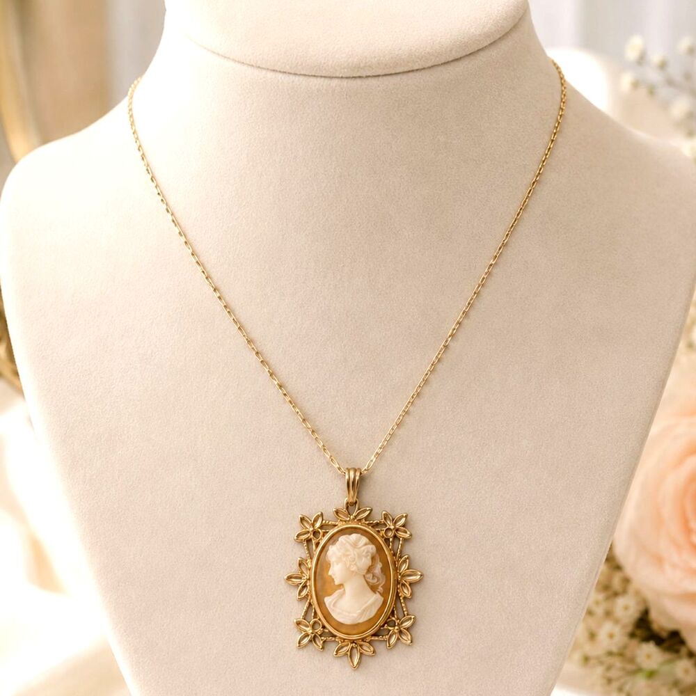 Vintage Gold Tone Framed Cameo Pendant Necklace 16 Inch Resin Cameo